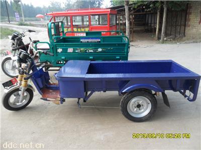  平板电动三轮车